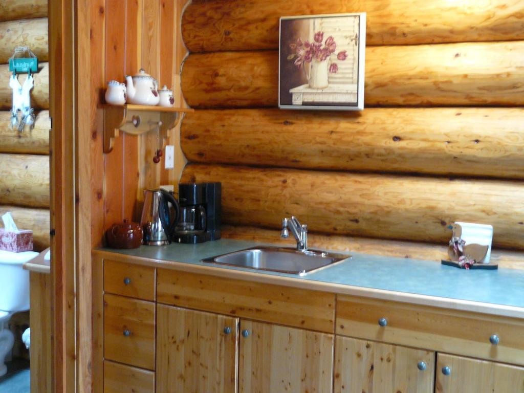 Hitching Post Resort Kelowna Pokój zdjęcie