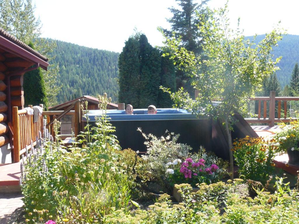 Hitching Post Resort Kelowna Zewnętrze zdjęcie