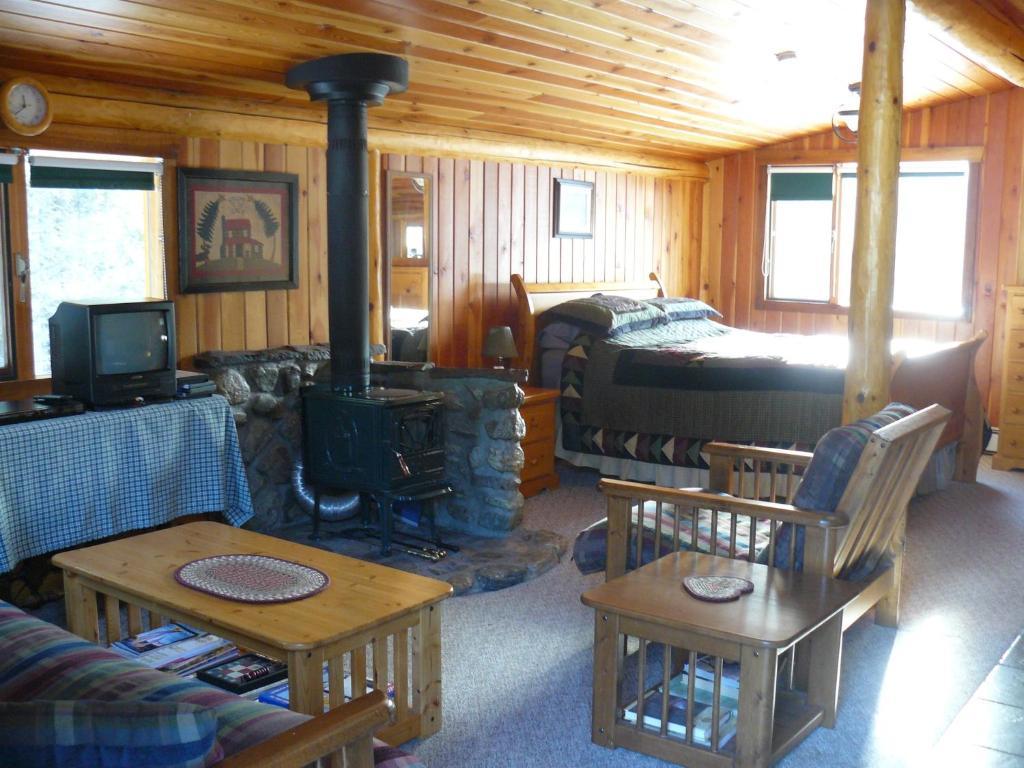 Hitching Post Resort Kelowna Pokój zdjęcie