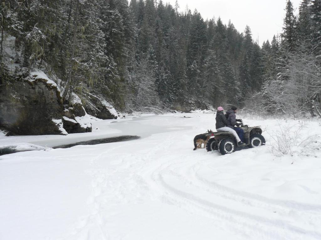 Hitching Post Resort Kelowna Zewnętrze zdjęcie