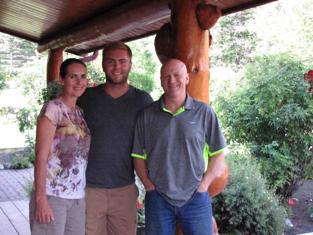 Hitching Post Resort Kelowna Zewnętrze zdjęcie