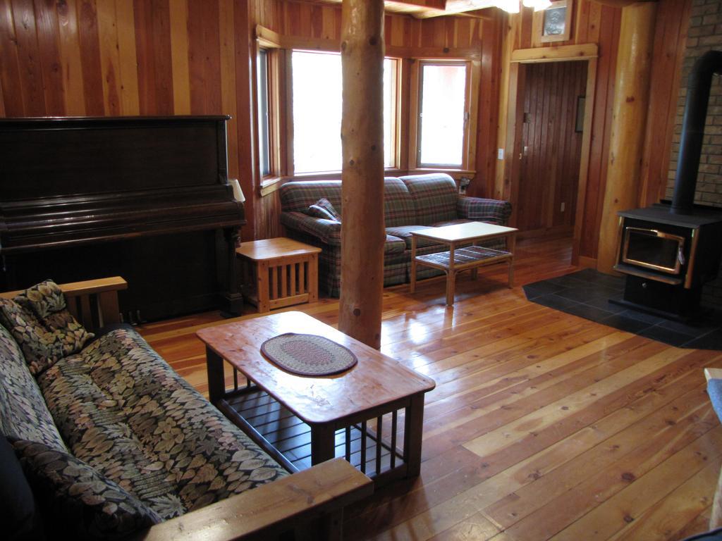 Hitching Post Resort Kelowna Zewnętrze zdjęcie