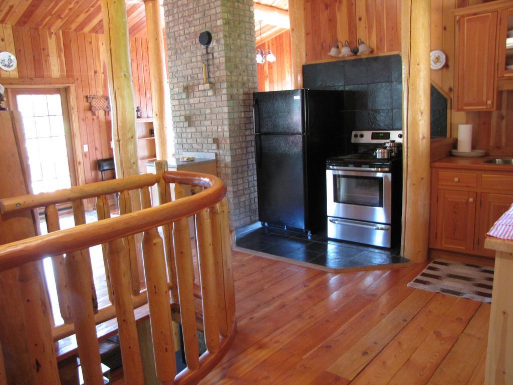 Hitching Post Resort Kelowna Zewnętrze zdjęcie
